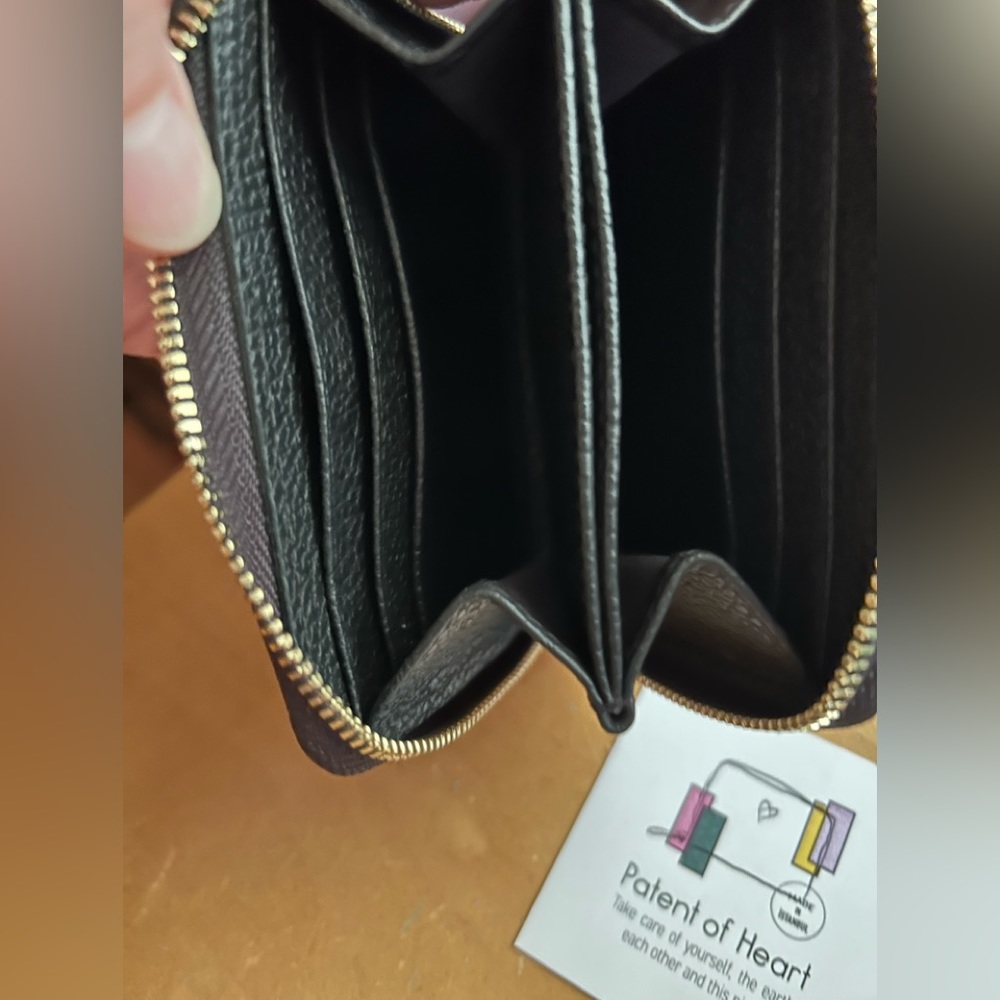 Patent of Heart Zip Around Wallet - Picture 7 of 9